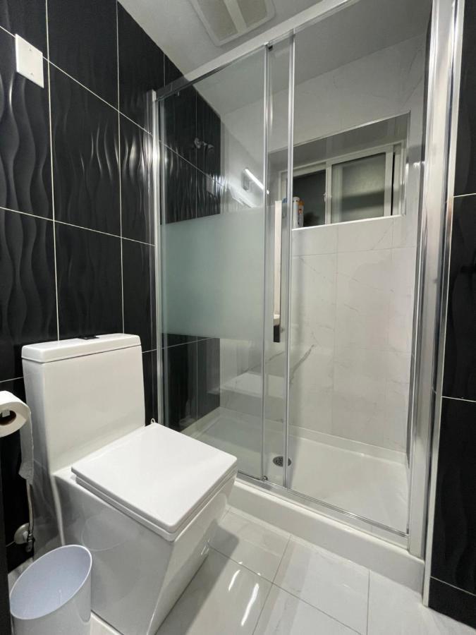 Modern & Luxurious Suites In Σάρρεϋ Εξωτερικό φωτογραφία