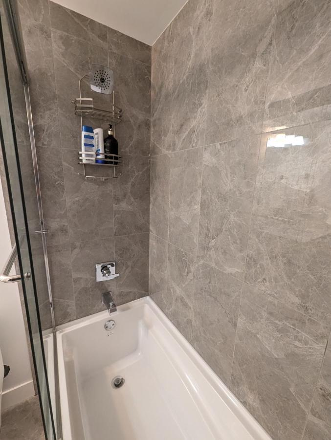 Modern & Luxurious Suites In Σάρρεϋ Εξωτερικό φωτογραφία